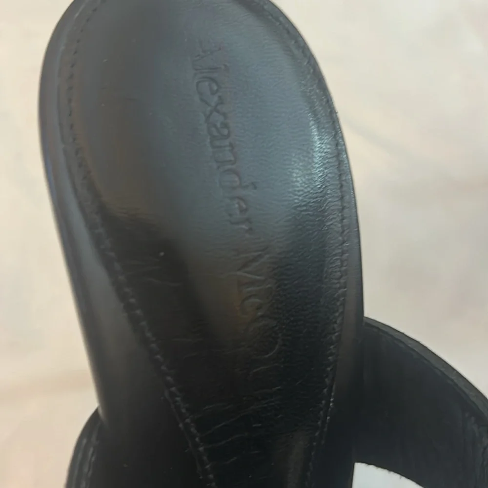 Alexander McQueen Women's Heeled Buckle Black Sandals Size 40 (Msrp $1,090) - Picture 8 of 14